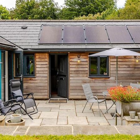 Stylish Cotswolds Retreat Nestled Between Bath And Castle Combe Villa Chippenham  Exterior photo