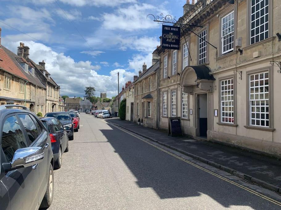 Stylish Cotswolds Retreat Nestled Between Bath And Castle Combe Villa Chippenham  Exterior photo